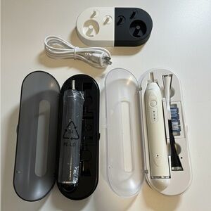 Acquasonic Pro Black And White Electric Toothbrush 2-pack